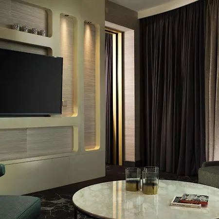 Hilton מלון 4*