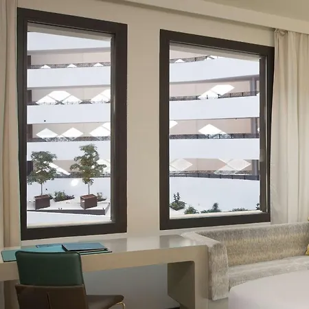Hilton מלון 4*