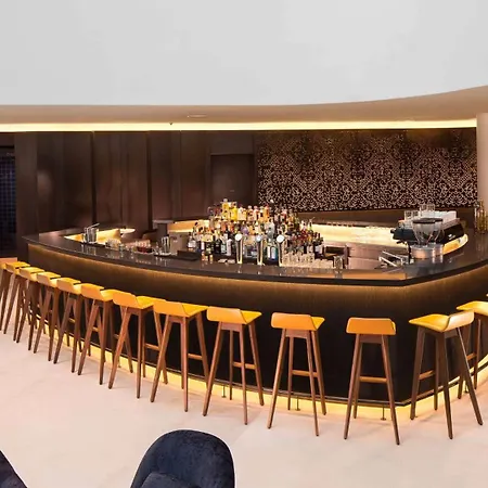 Hilton מלון