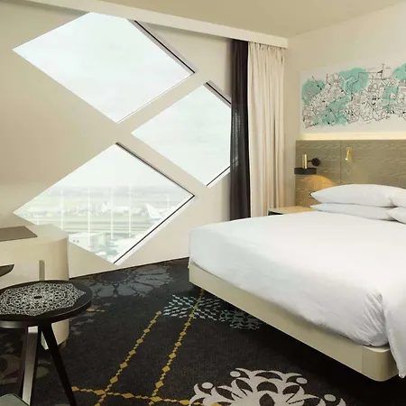 Hilton 4* Amsterdam Airport Schiphol