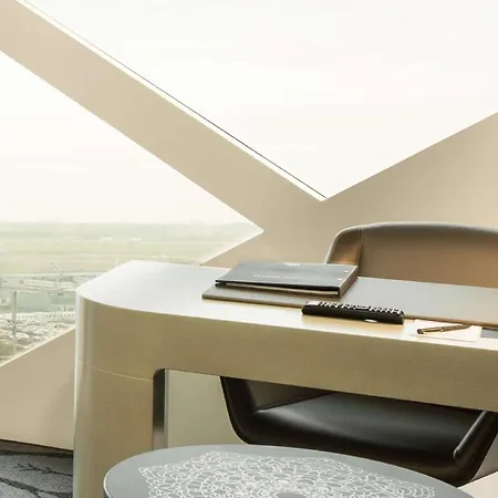 Hilton מלון 4*