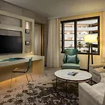 هيلتون أمستردام مطار شيفول 4*