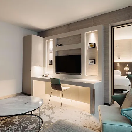 Hilton 4* Amsterdam Airport Schiphol